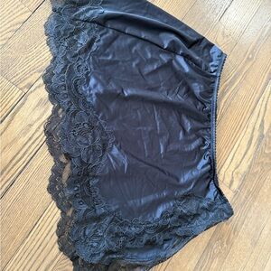 NWOT SKIMS Black Lace Trim Slip